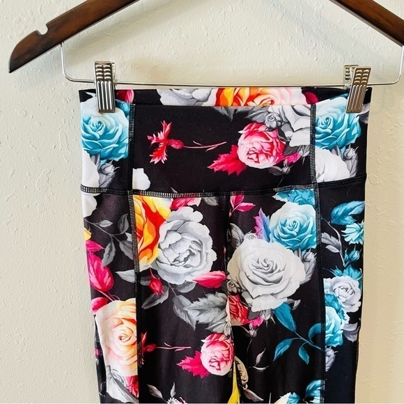 ZYIA Dark Floral Mesh Hi Rise Leggings - Picture 5 of 12